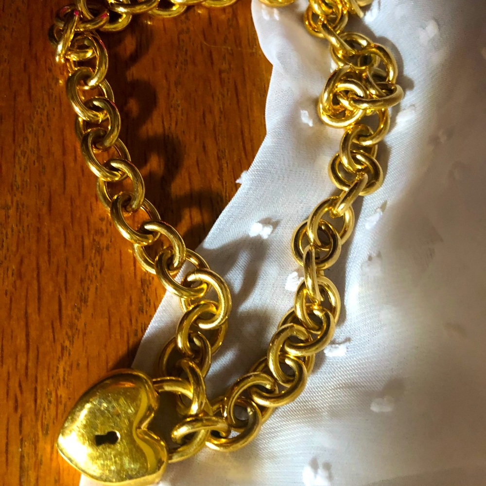Gili heart necklace